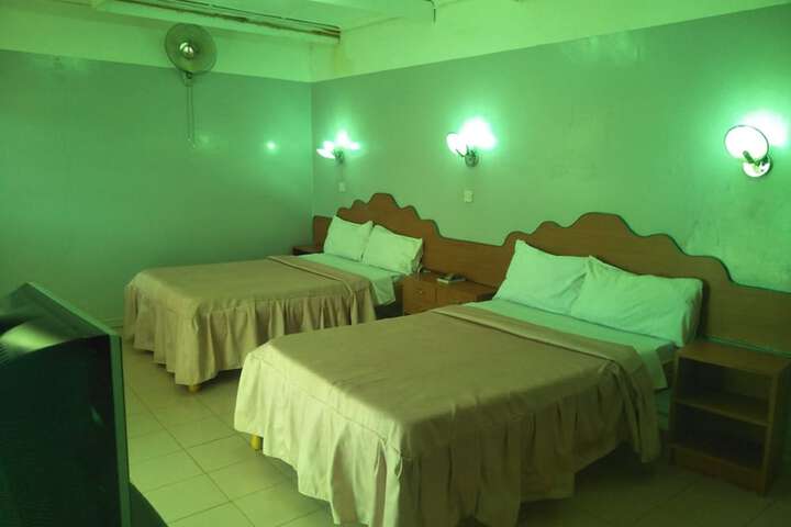 Room 15 of 34