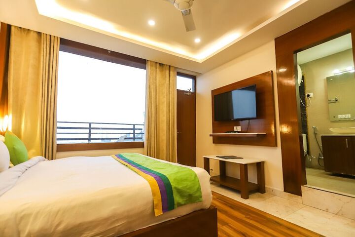 Room 14 of 38