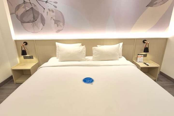 Room 7 of 24