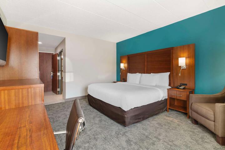 2 Queen Beds (2 of 8)