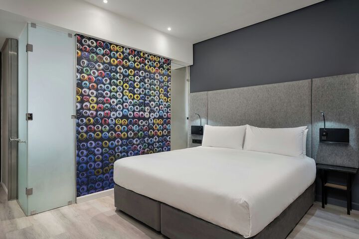 Room 12 of 89