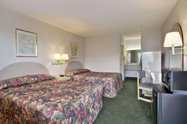 2 Double Beds (1 of 6)