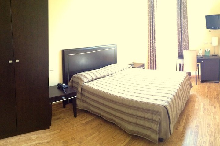Room 8 of 45
