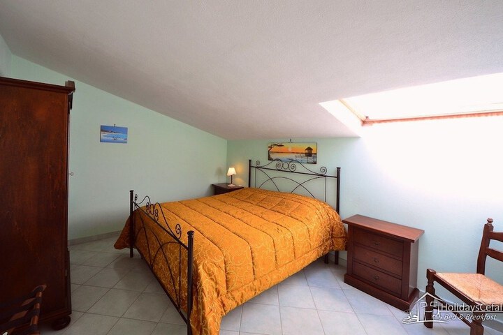 Room 2 of 50