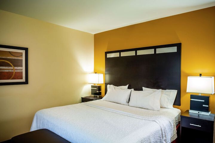1 King Bed (9 of 35)