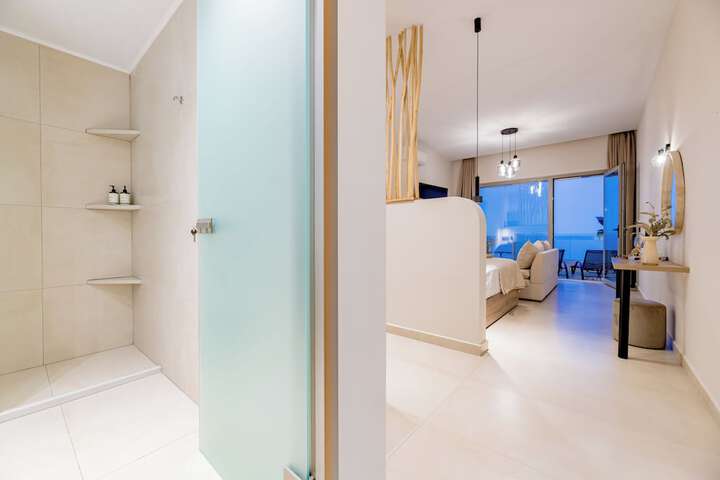Room 52 of 64