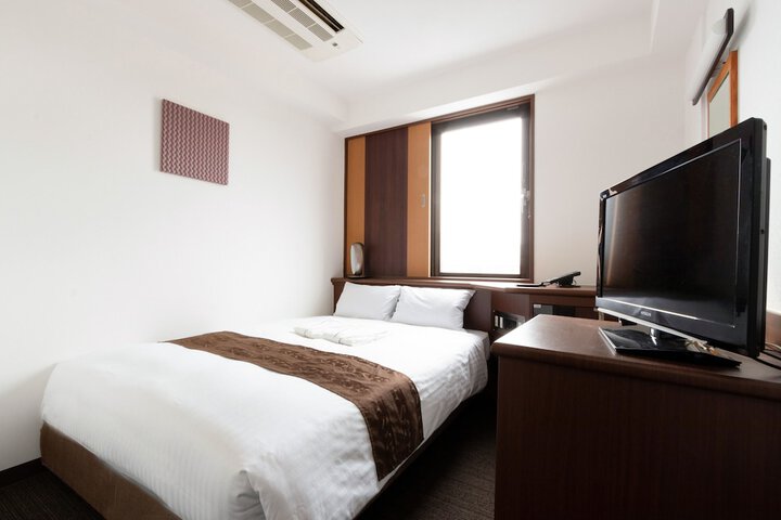Room 15 of 33