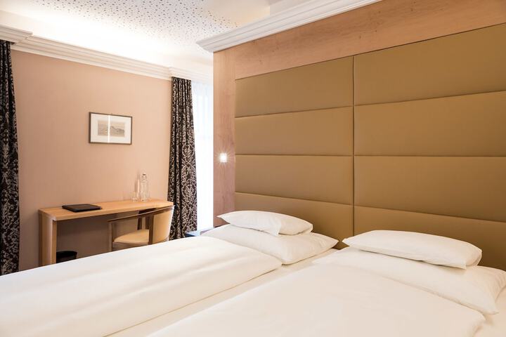 Room 16 of 44
