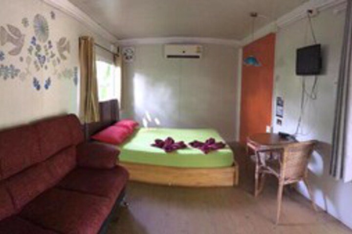 Room 8 of 18