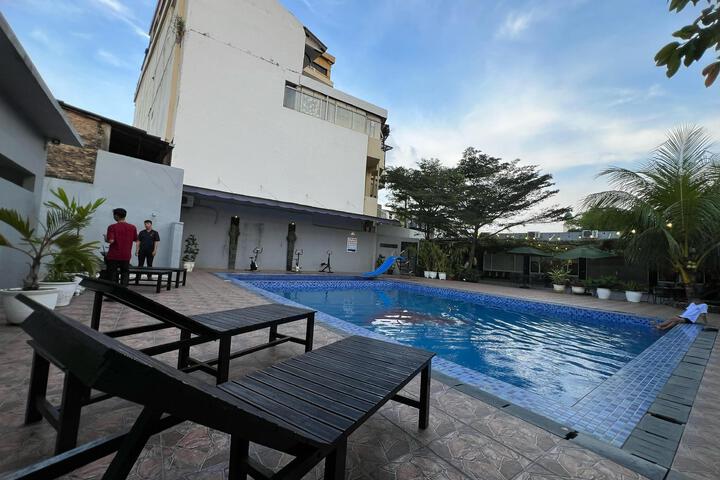 Pool 5 of 12