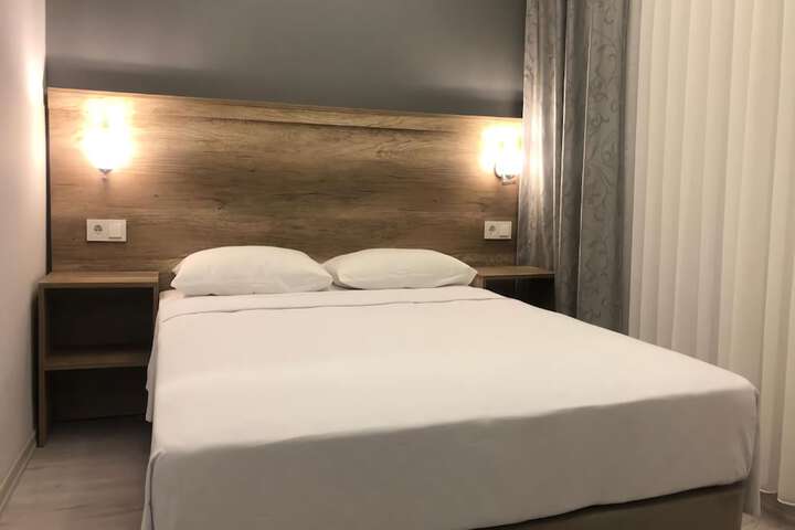 Room 27 of 42