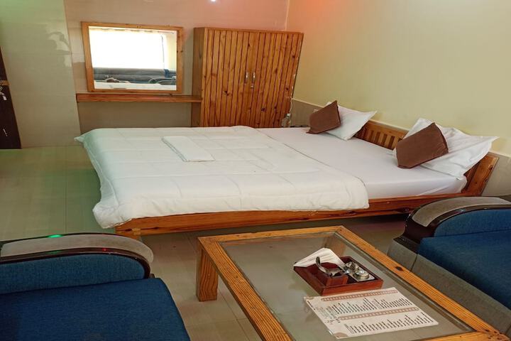 Room 11 of 25