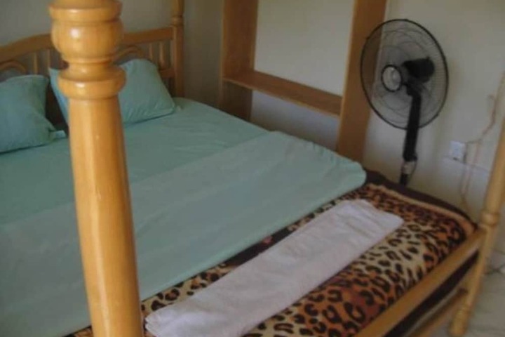 Room 6 of 17