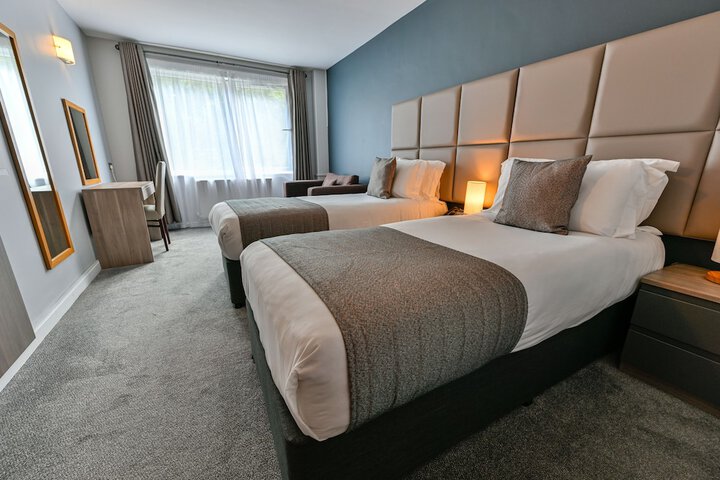 Room 33 of 64