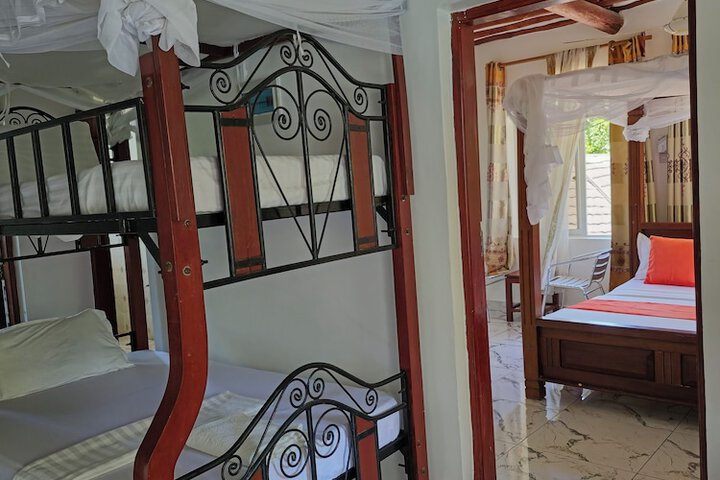 Room 3 of 43