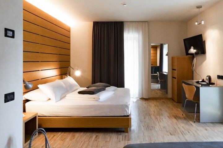 Room 25 of 80