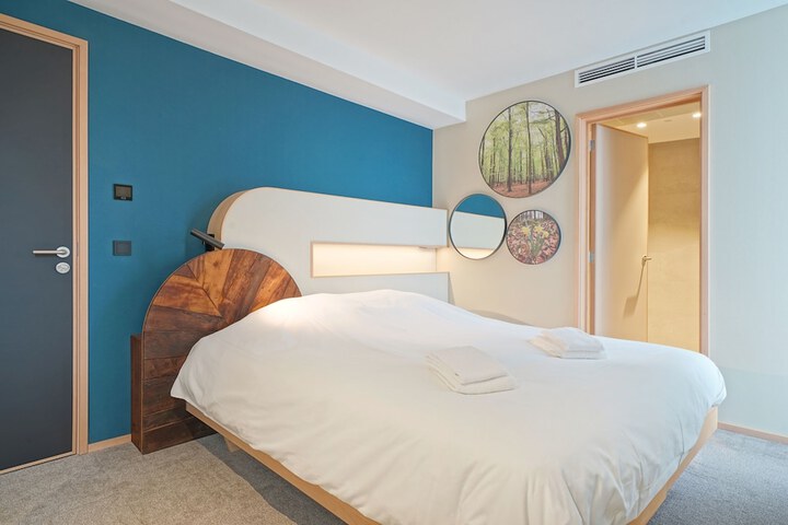 Room 17 of 37