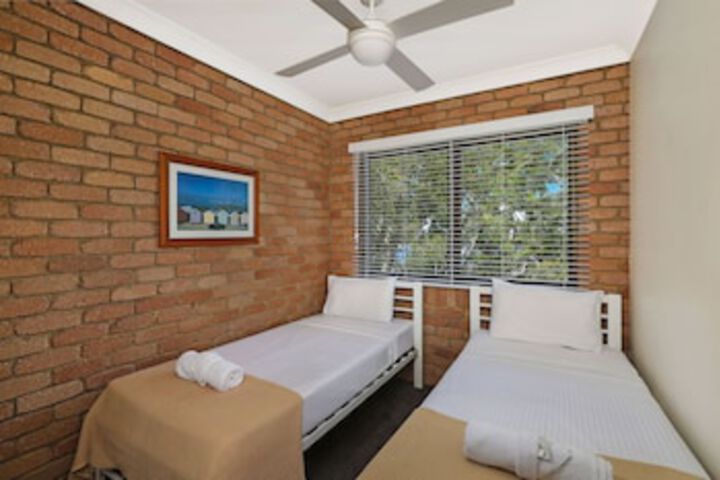 Room 4 of 129