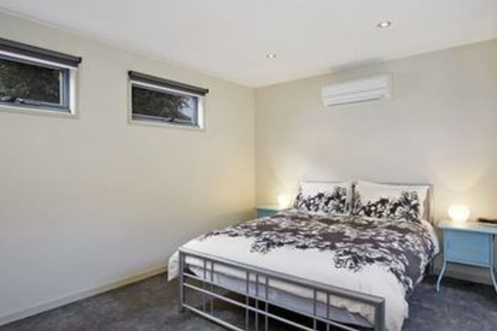 Room 4 of 12