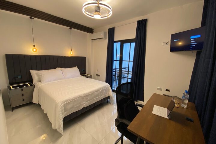 Room 14 of 32