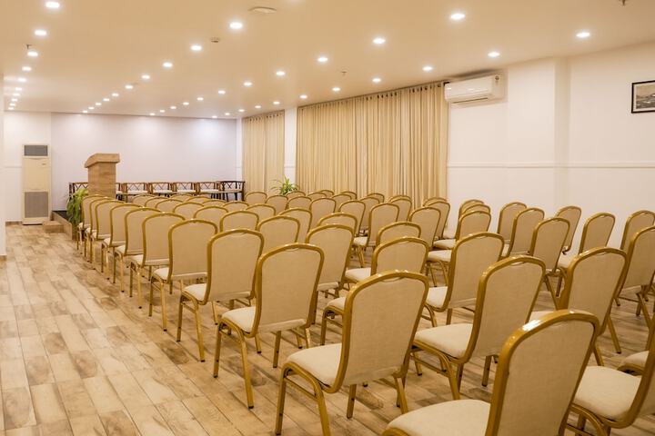 Ballroom/Hall 183 of 209