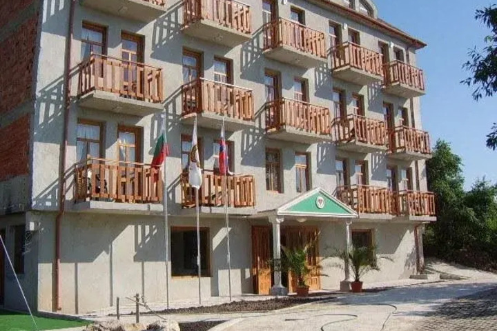 HOTEL VOYNIKOV