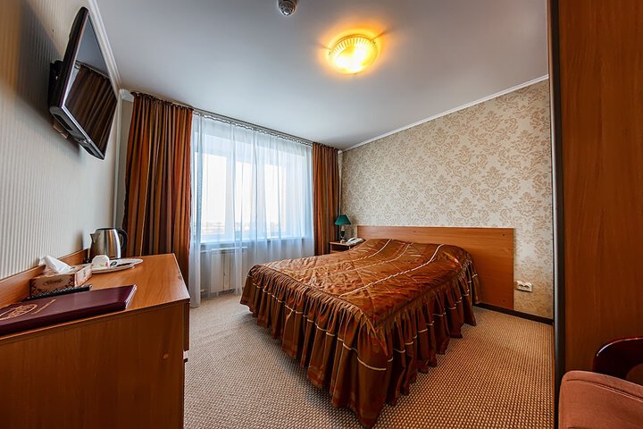 Room 6 of 94