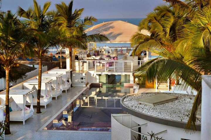 Hotel Pool