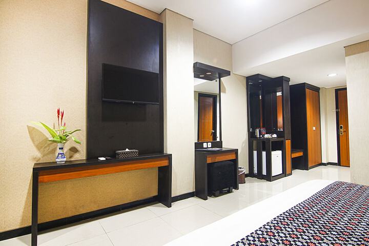 Room 7 of 18