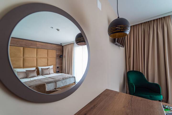 Room 9 of 93