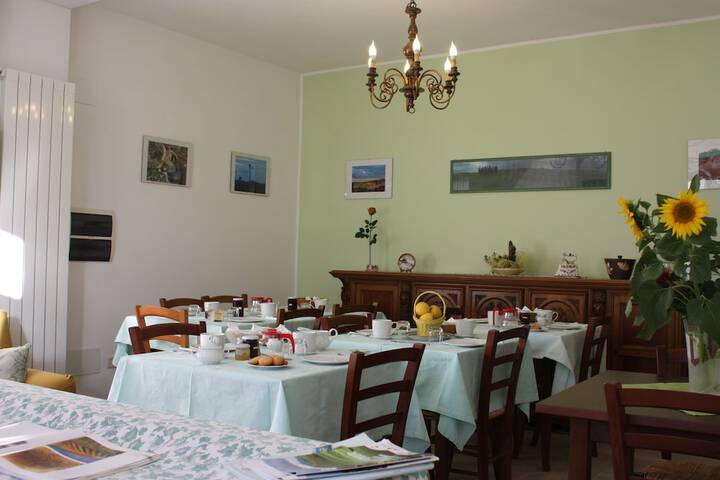 Breakfast/Coffee Service 33 of 46