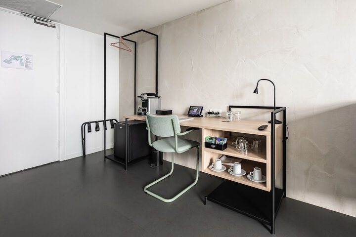 Room 9 of 46