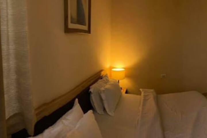Room 25 of 28