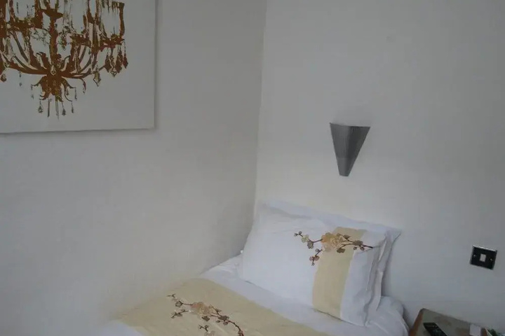 Room 6 of 21