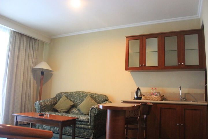 Room 9 of 48