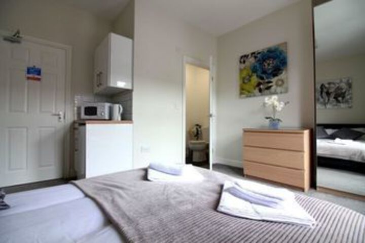 Room 6 of 9