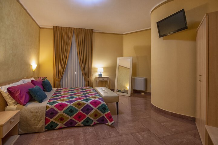 Room 7 of 28