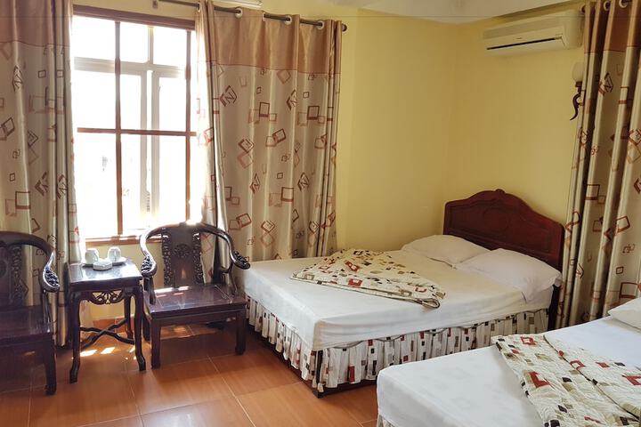 Room 8 of 9