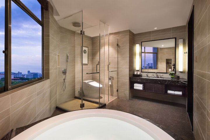 Room 16 of 37