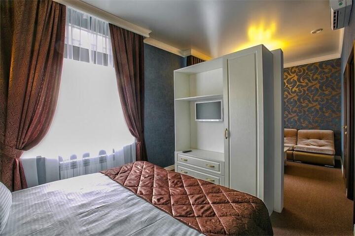 Room 4 of 33
