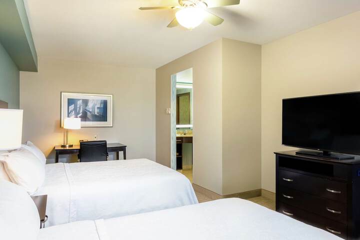 1 King 1qn Bed 2 Bedroom 2 Bath Suite (11 of 21)
