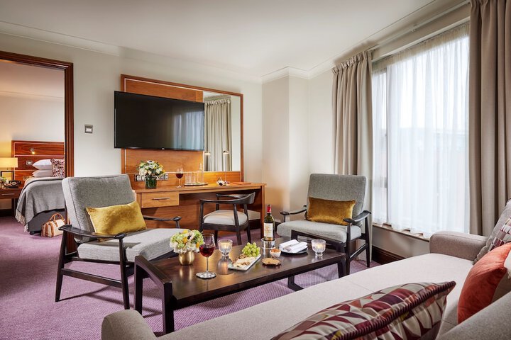 Room 4 of 43