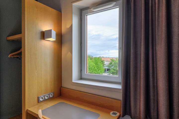 Room 10 of 21