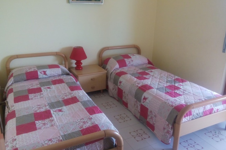 Room 2 of 16