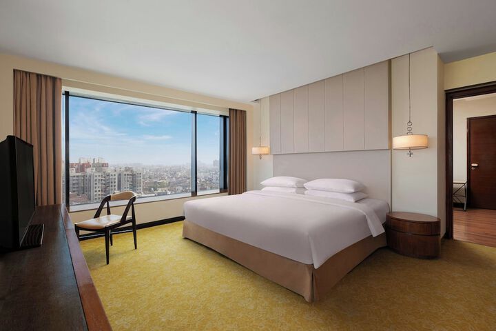 Room 16 of 77