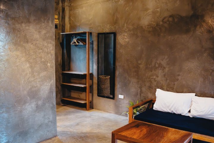 Room 8 of 32