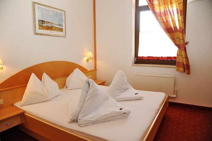 Room 2 of 26