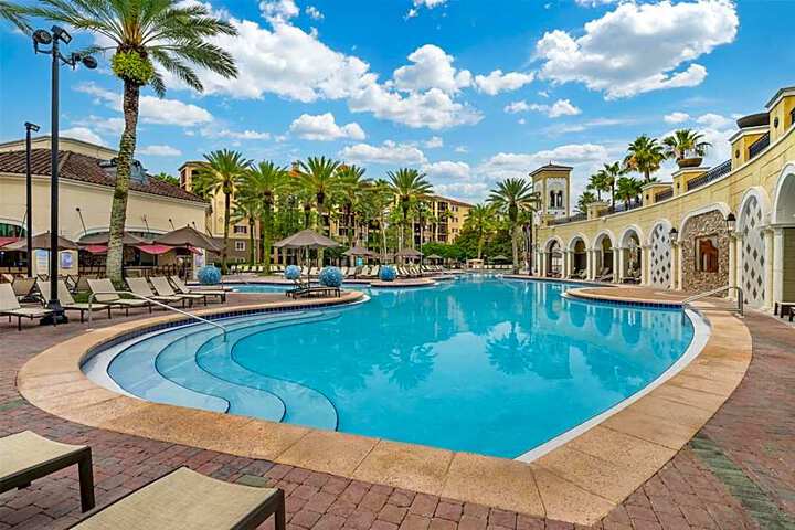 Exterior of Hilton Grand Vacations Club Tuscany Village Orlando