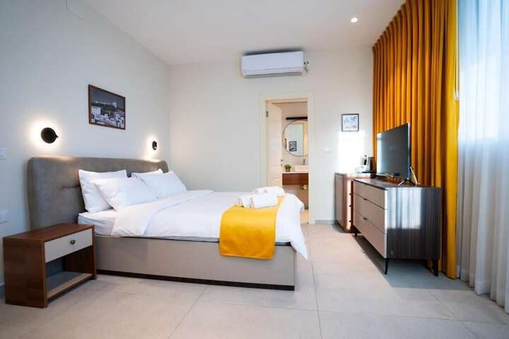 Room 12 of 74