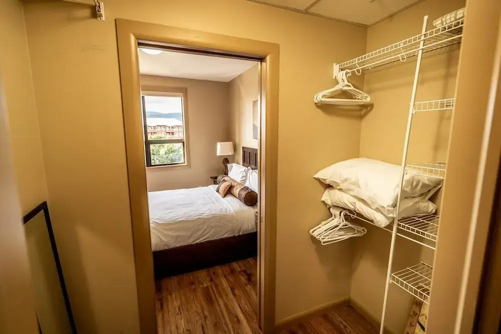 Room 2 of 11